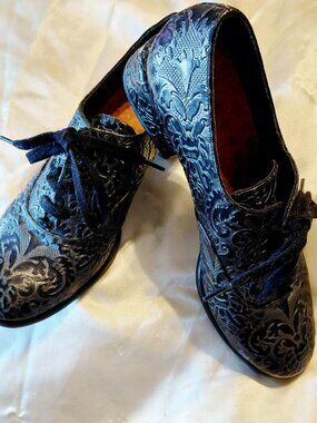 Chie Mihara Shuzai Black Embossed Leather Lace-Up Oxford